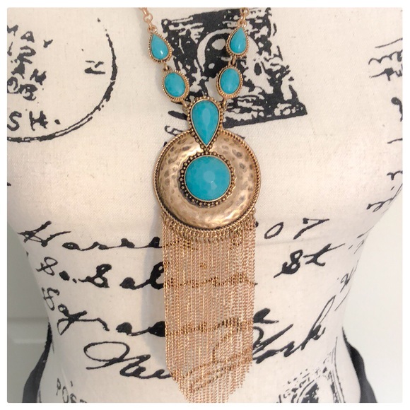 Jewelry - 💕Stunning Necklace & Earrings set❤️